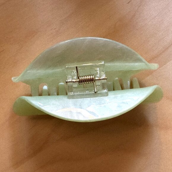 FRASIER STERLING Tomatoes on Vine Hair Claw Clip - Pearlescent Green - Picture 3 of 11